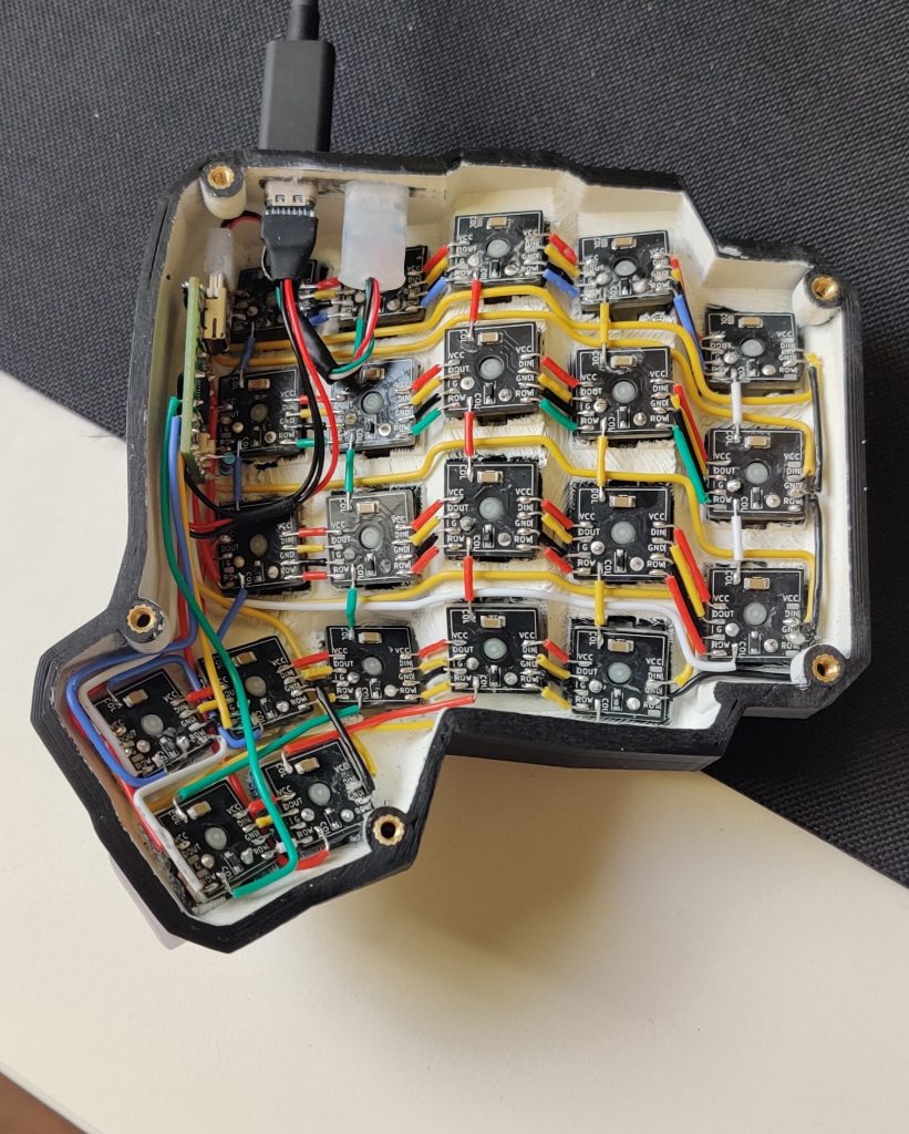 Navigating the Labyrinth: Challenges in Making Traditional Dactyl Manuform Keyboards 1 dactyl manuform 1